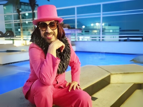 Marcelo Luis e o icônico personagem Vadinho Silva, a figura irreverente que conquistou Jaraguá do Sul